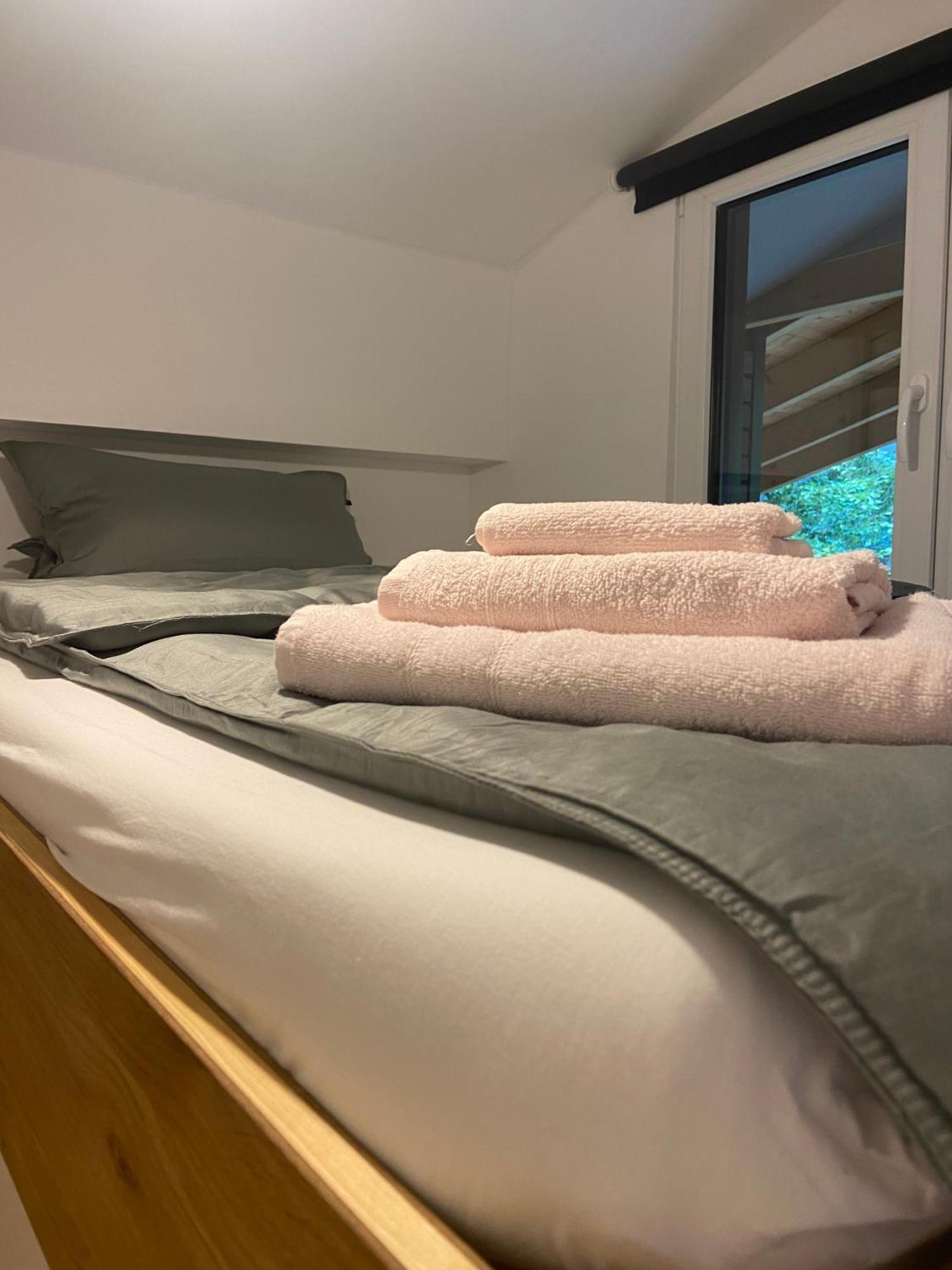 Modernes Tinyhouse Trailer Cabins Am Waldrand - Mit Seezugang 埃京 外观 照片