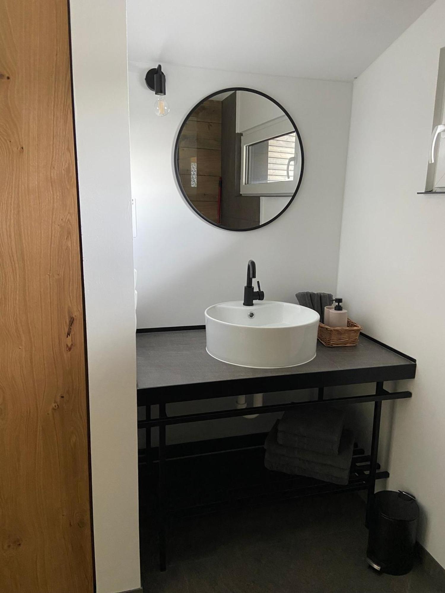 Modernes Tinyhouse Trailer Cabins Am Waldrand - Mit Seezugang 埃京 外观 照片
