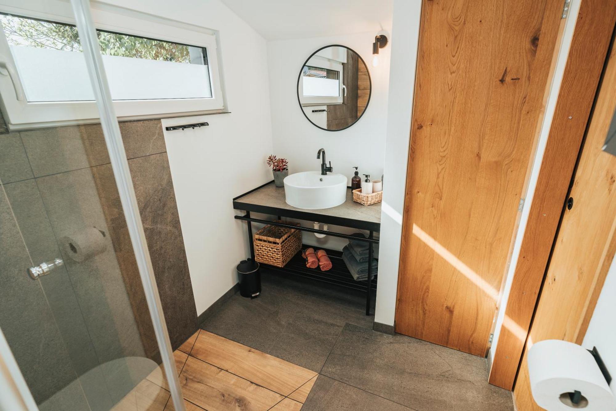 Modernes Tinyhouse Trailer Cabins Am Waldrand - Mit Seezugang 埃京 外观 照片